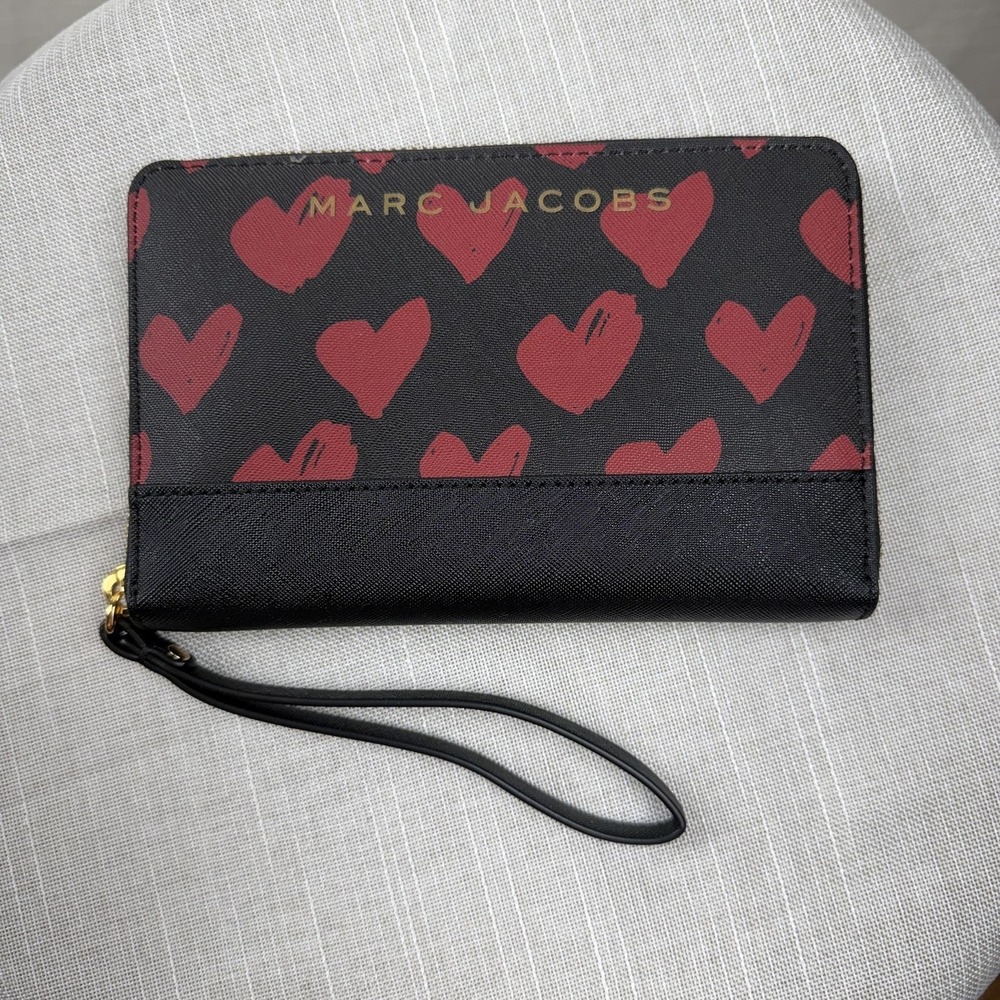 Marc Jacobs Wallet Womens One Size Black Logo Heart Print‎ Zip Around Wristlet
